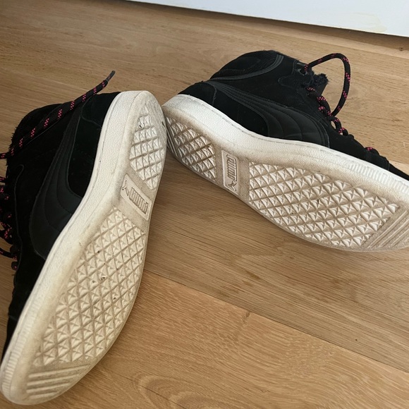 Puma women’s size 7 black suede fuzzy inside - Picture 4 of 4